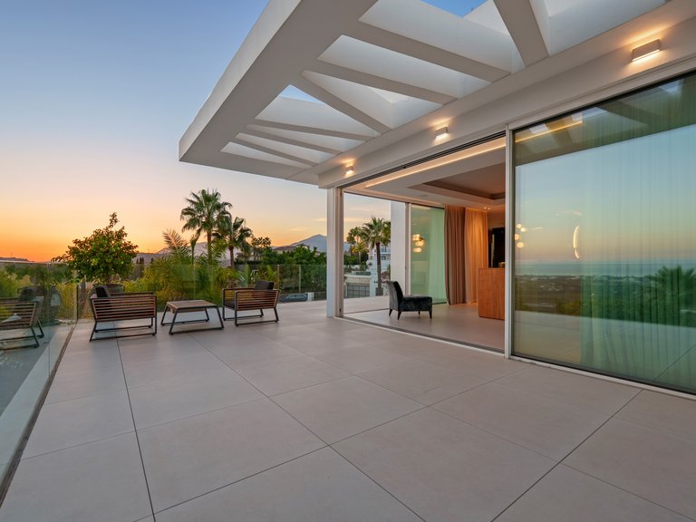 Villa for Sale in Puerto del Almendro, Benahavis, Malaga 1