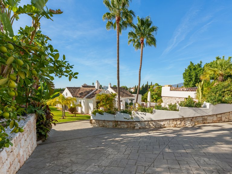 Villa for Sale in Puerto del Almendro, Benahavis, Malaga 33