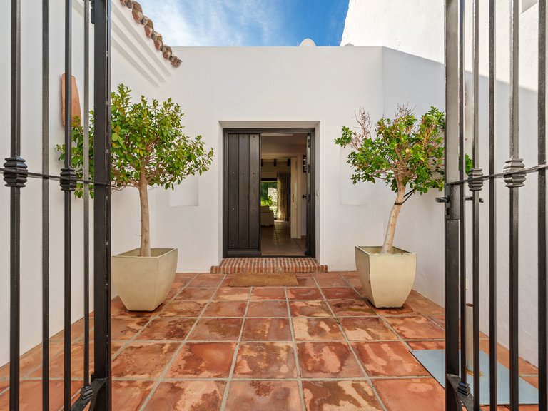 Villa for Sale in Puerto del Almendro, Benahavis, Malaga 26