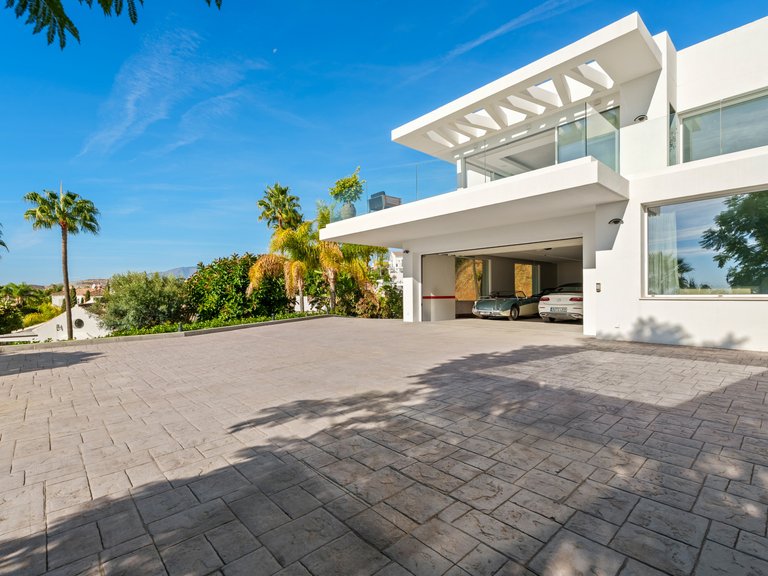 Villa for Sale in Puerto del Almendro, Benahavis, Malaga 46