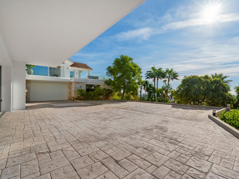 Villa for Sale in Puerto del Almendro, Benahavis, Malaga 41
