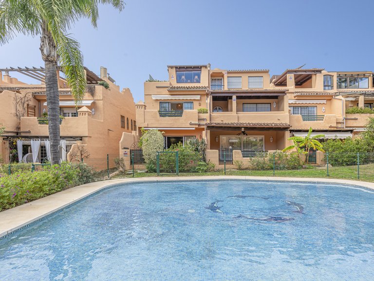 Town House for Sale in Marbella Golden Mile, Marbella, Malaga 23