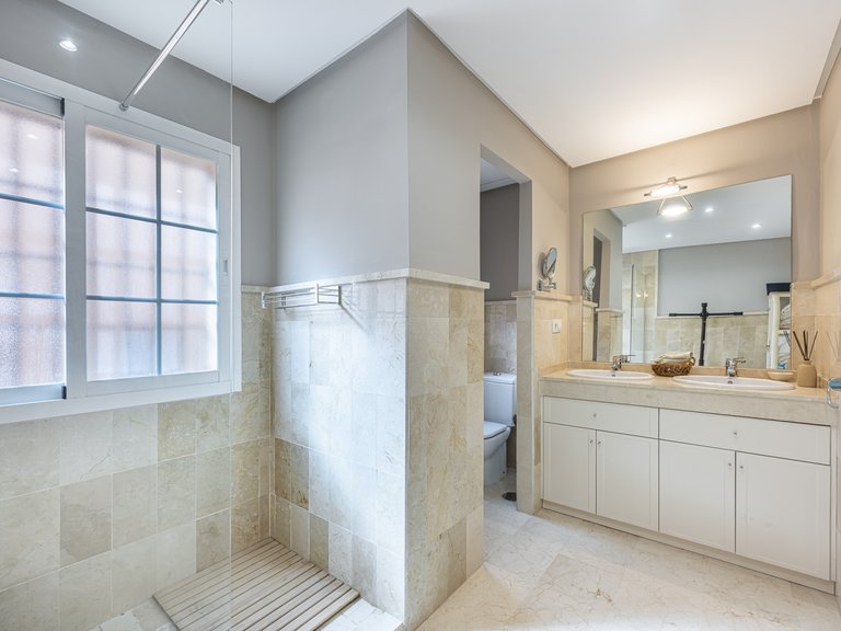 Town House for Sale in Marbella Golden Mile, Marbella, Malaga 26