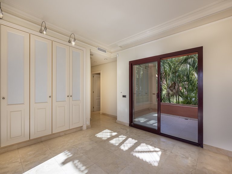 Town House for Sale in Marbella Golden Mile, Marbella, Malaga 19