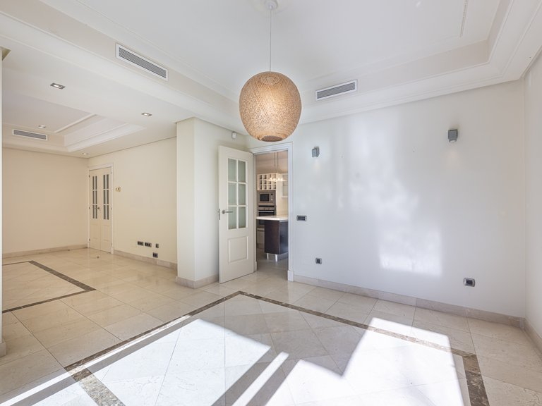 Town House for Sale in Marbella Golden Mile, Marbella, Malaga 10