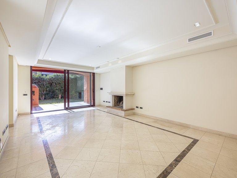 Town House for Sale in Marbella Golden Mile, Marbella, Malaga 6