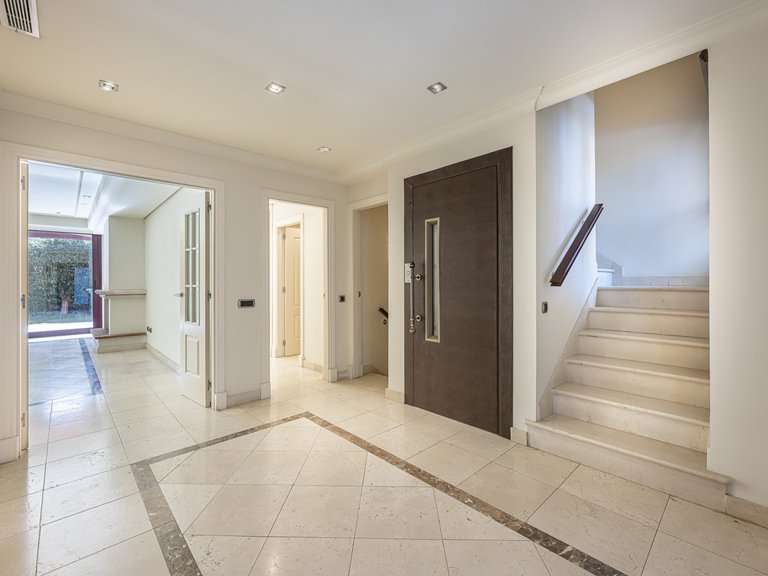 Town House for Sale in Marbella Golden Mile, Marbella, Malaga 18