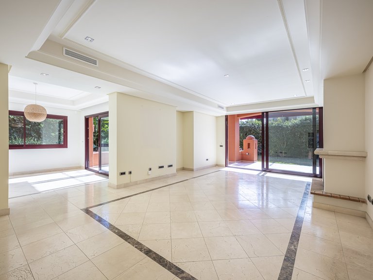 Town House for Sale in Marbella Golden Mile, Marbella, Malaga 2