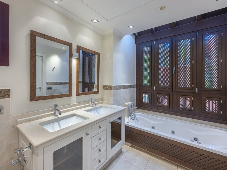 Town House for Sale in Marbella Golden Mile, Marbella, Malaga 16