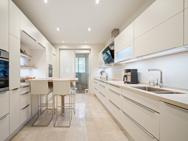 Apartment for Sale in Marbella Golden Mile, Marbella, Malaga 10