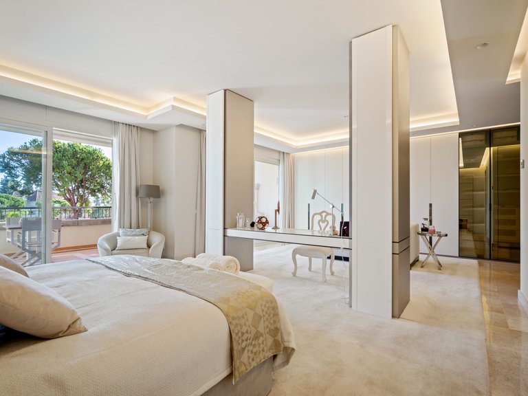 Apartment for Sale in Marbella Golden Mile, Marbella, Malaga 3