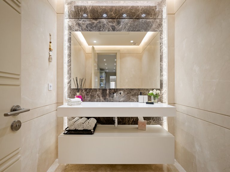 Apartment for Sale in Marbella Golden Mile, Marbella, Malaga 2