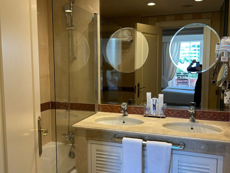 Apartment for Sale in Marbella Golden Mile, Marbella, Malaga 9