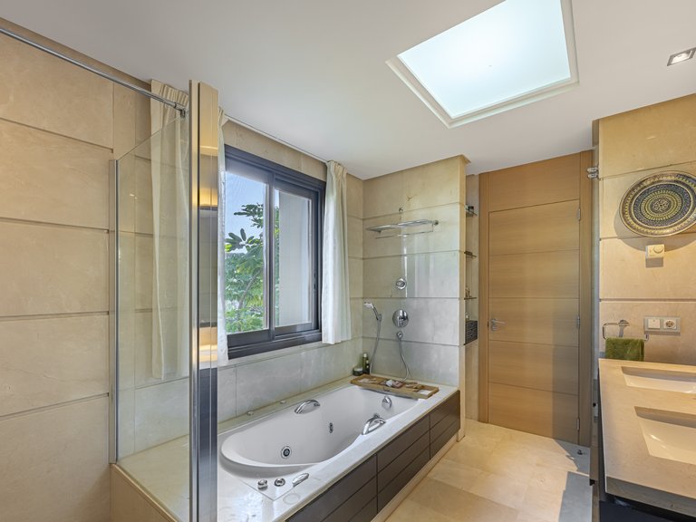 Apartment for Sale in La Quinta, Benahavis, Malaga 23