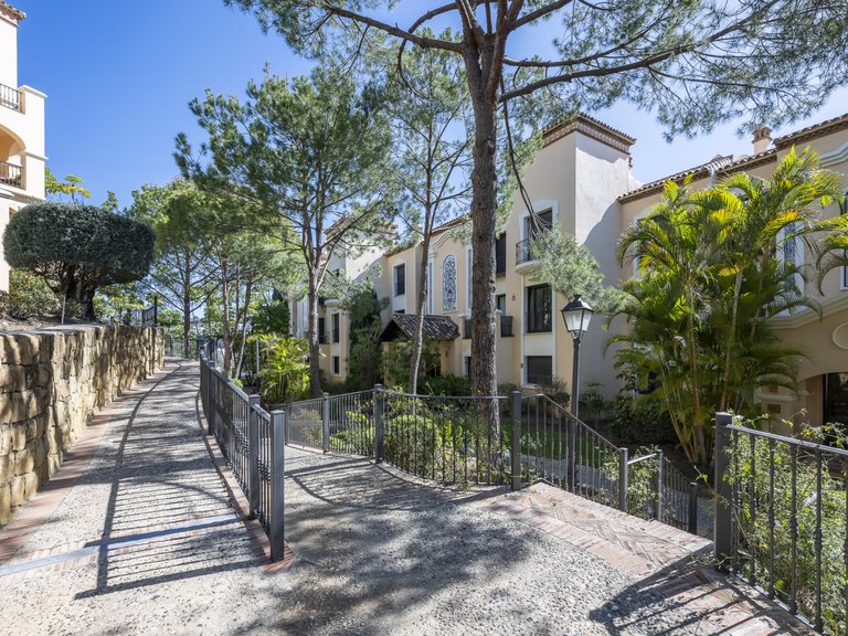 Apartment for Sale in La Quinta, Benahavis, Malaga 39
