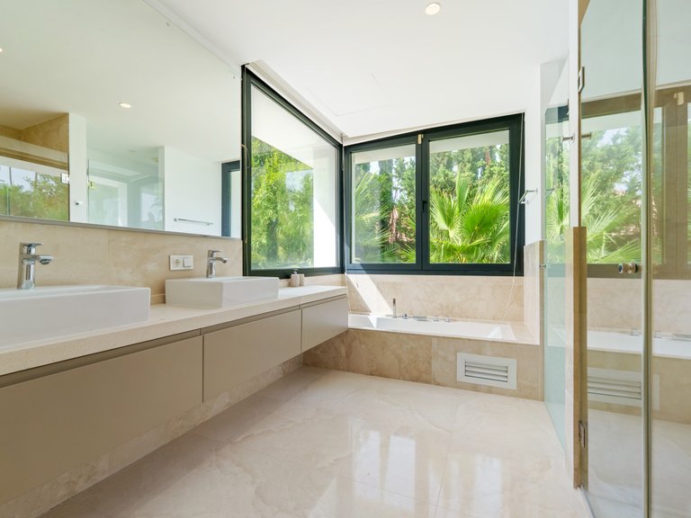 Villa for Sale in Nueva Andalucia, Marbella, Malaga 21