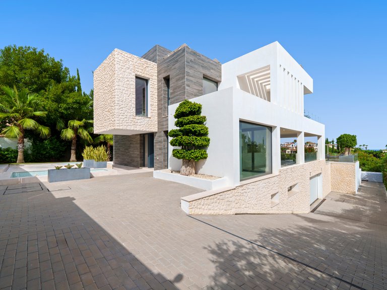 Villa for Sale in Nueva Andalucia, Marbella, Malaga 36