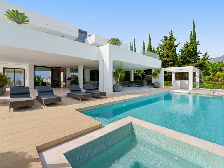 Villa for Sale in Nueva Andalucia, Marbella, Malaga 34