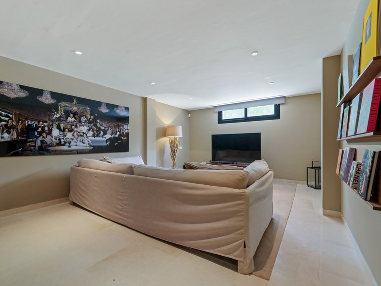 Villa for Sale in Nueva Andalucia, Marbella, Malaga 33