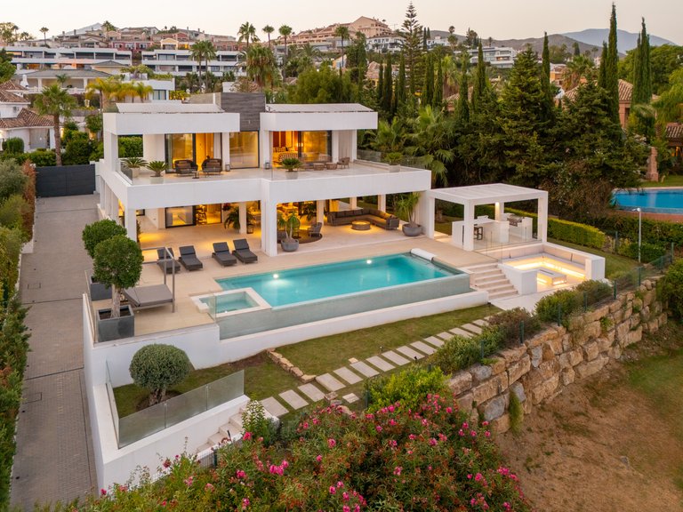 Villa for Sale in Nueva Andalucia, Marbella, Malaga 2