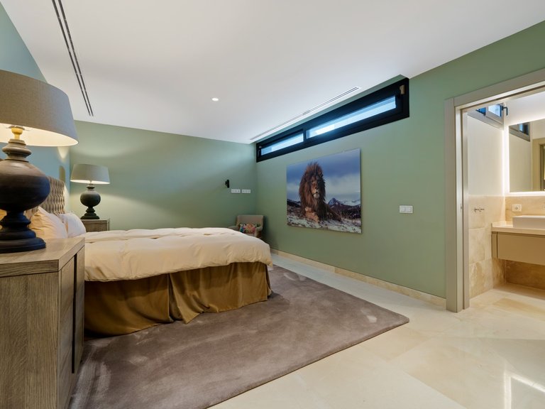 Villa for Sale in Nueva Andalucia, Marbella, Malaga 24