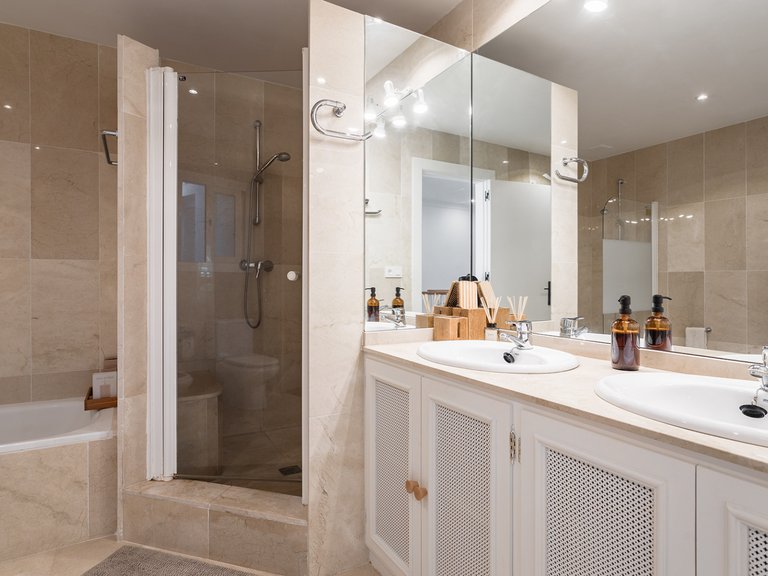 Town House for Sale in Las Encinas, Benahavis, Malaga 33