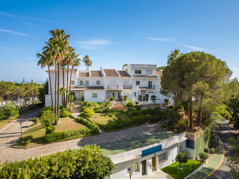 Town House for Sale in Las Encinas, Benahavis, Malaga 15