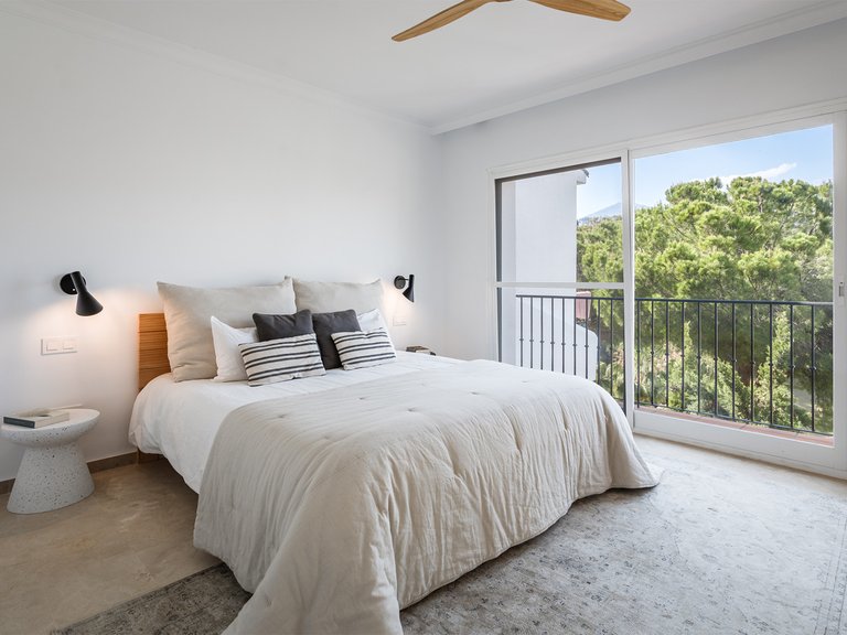 Town House for Sale in Las Encinas, Benahavis, Malaga 32