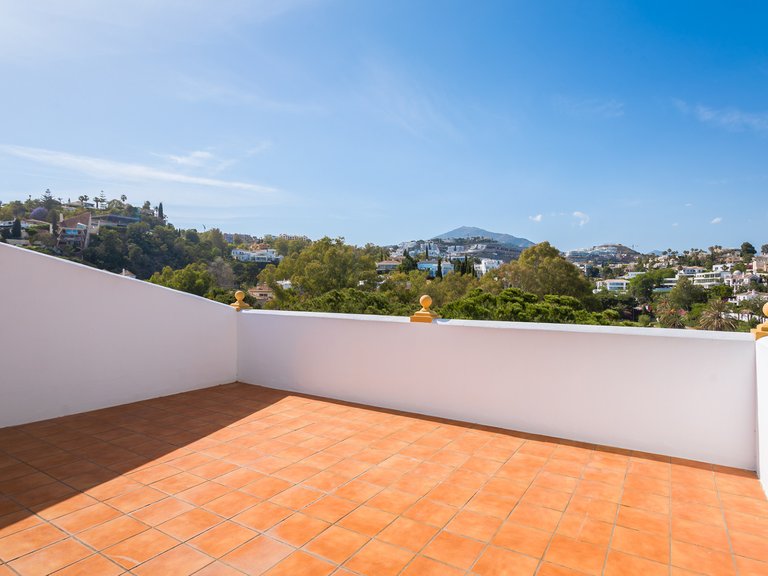 Town House for Sale in Las Encinas, Benahavis, Malaga 24