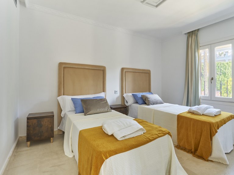 Town House for Sale in Marbella Golden Mile, Marbella, Malaga 18