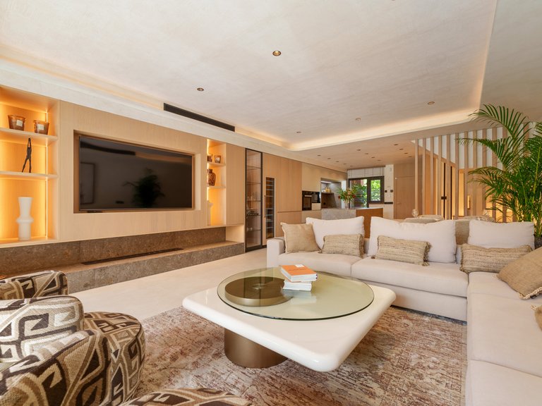 Town House for Sale in Marbella Golden Mile, Marbella, Malaga 20