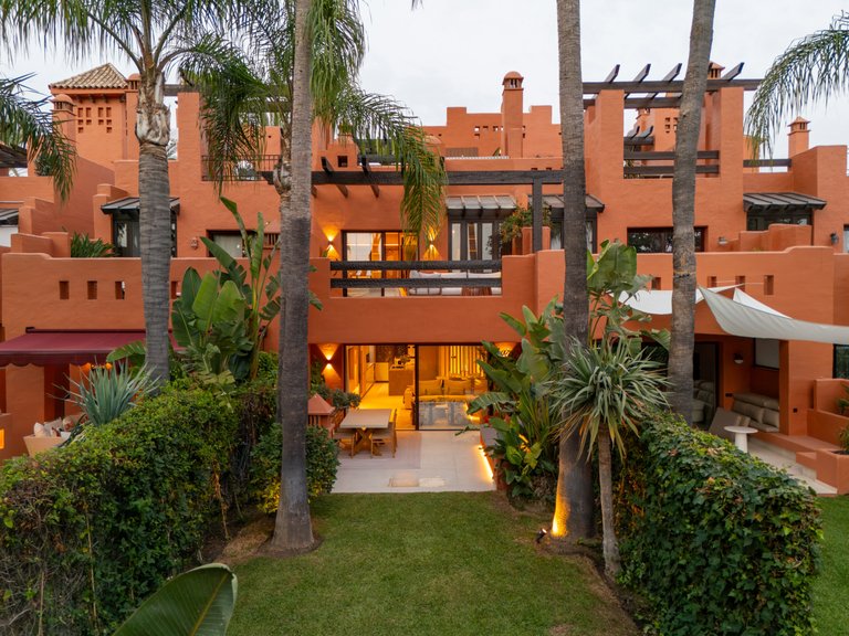 Town House for Sale in Marbella Golden Mile, Marbella, Malaga 1