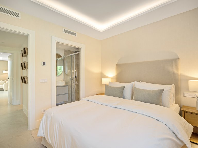Town House for Sale in La Quinta, Benahavis, Malaga 13