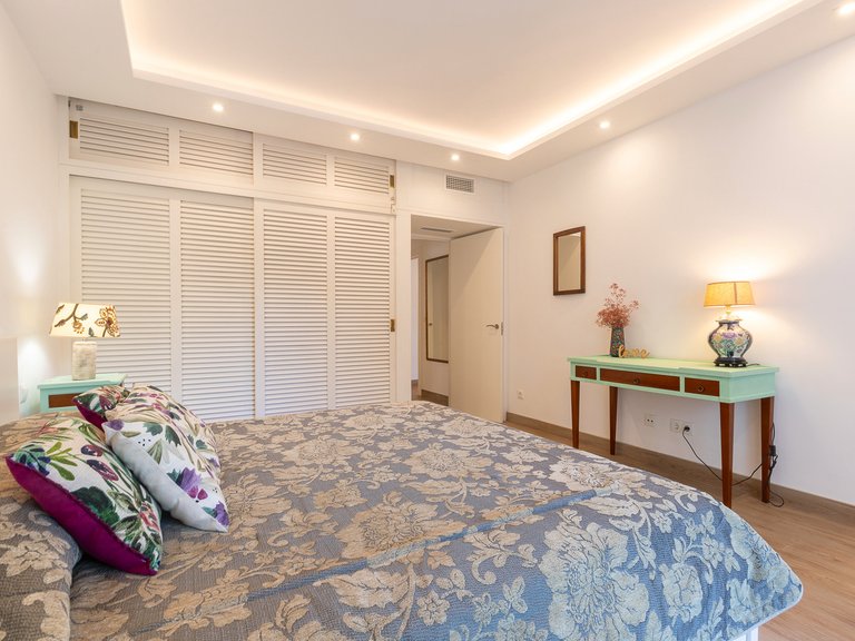 Apartment for Sale in Marbella Golden Mile, Marbella, Malaga 17