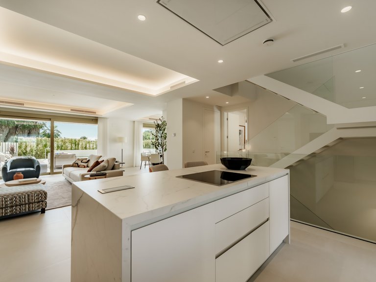 Town House for Sale in Marbella Golden Mile, Marbella, Malaga 25
