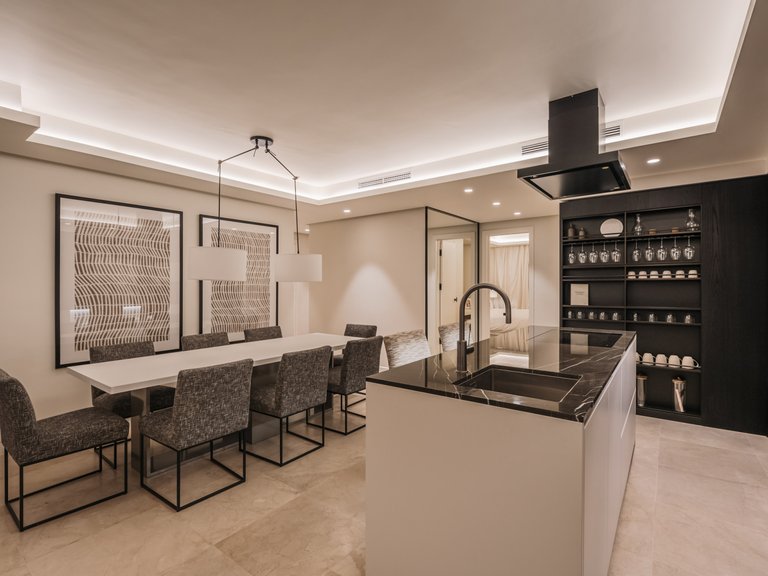 Apartment for Sale in Marbella Golden Mile, Marbella, Malaga 21