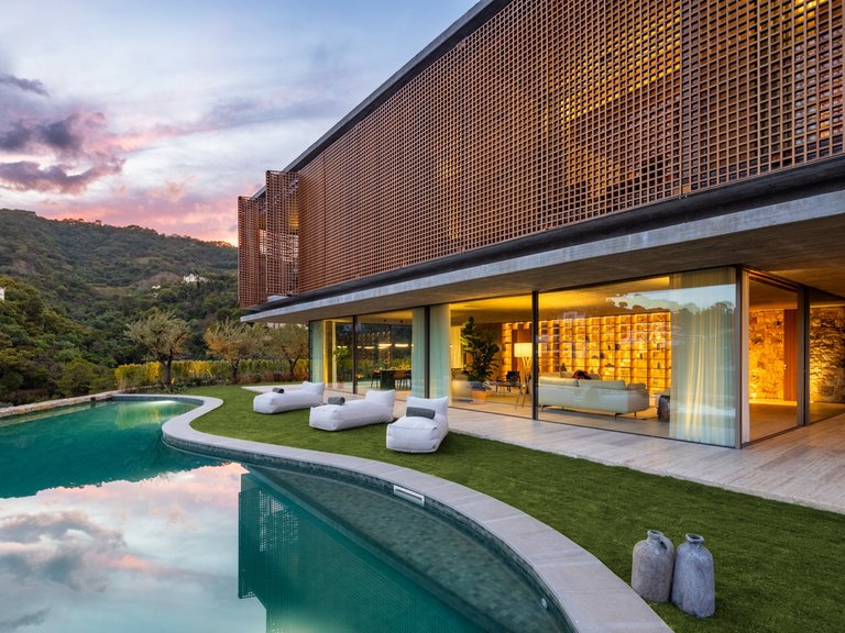 Villa for Sale in El Madroñal, Benahavis, Malaga 1