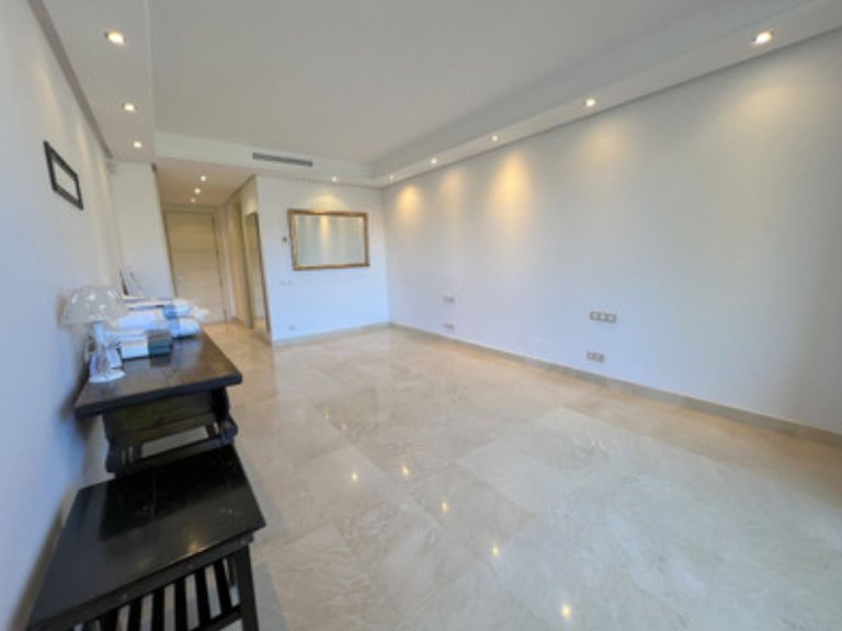 Apartment for Sale in Marbella Golden Mile, Marbella, Malaga 5