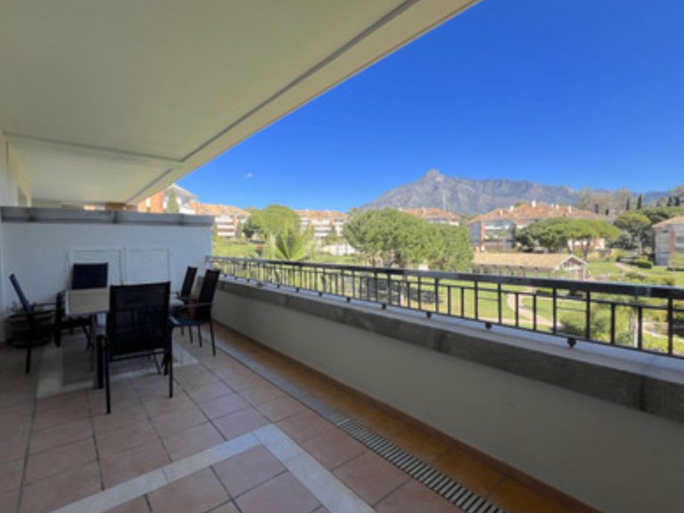 Apartment for Sale in Marbella Golden Mile, Marbella, Malaga 2