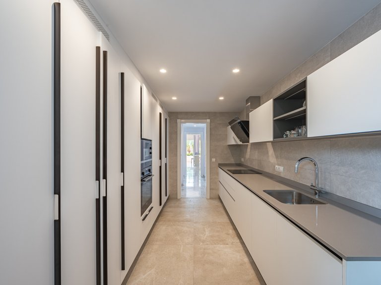 Town House for Sale in Marbella Golden Mile, Marbella, Malaga 42
