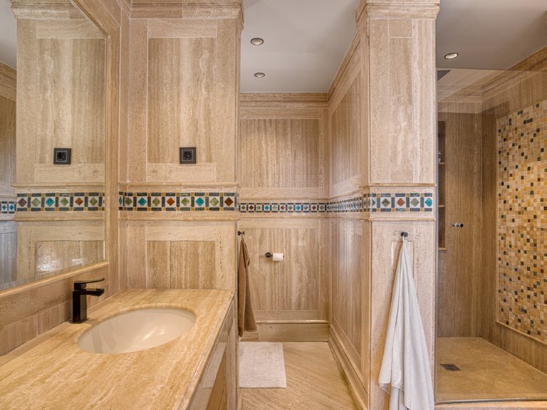 Town House for Sale in Marbella Golden Mile, Marbella, Malaga 31