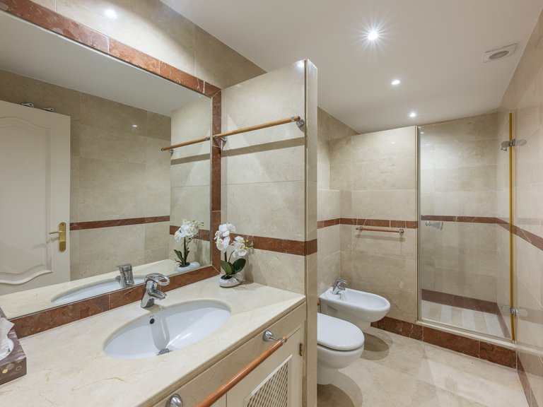 Apartment for Sale in Marbella Golden Mile, Marbella, Malaga 21