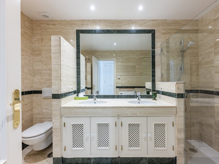 Apartment for Sale in Marbella Golden Mile, Marbella, Malaga 23