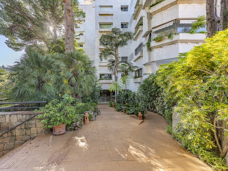Apartment for Sale in Marbella Golden Mile, Marbella, Malaga 31