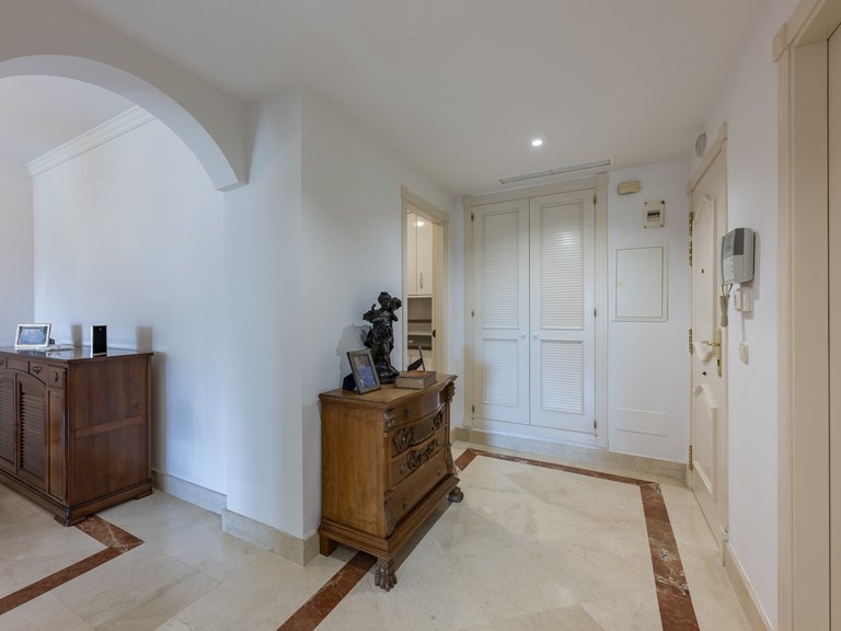 Apartment for Sale in Marbella Golden Mile, Marbella, Malaga 2
