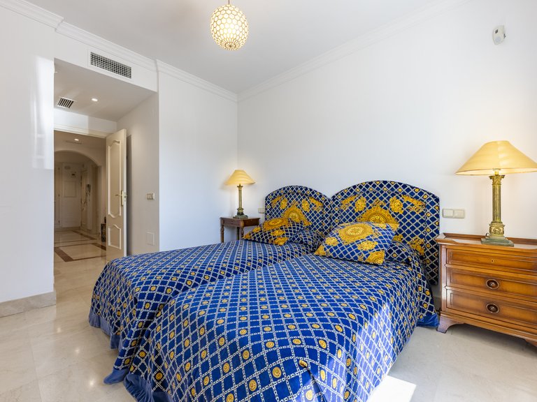 Apartment for Sale in Marbella Golden Mile, Marbella, Malaga 25