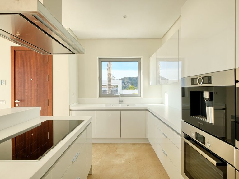Villa for Sale in Puerto del Capitan, Benahavis, Malaga 30