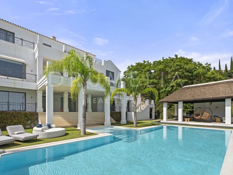 Villa for Sale in El Madroñal, Benahavis, Malaga 8