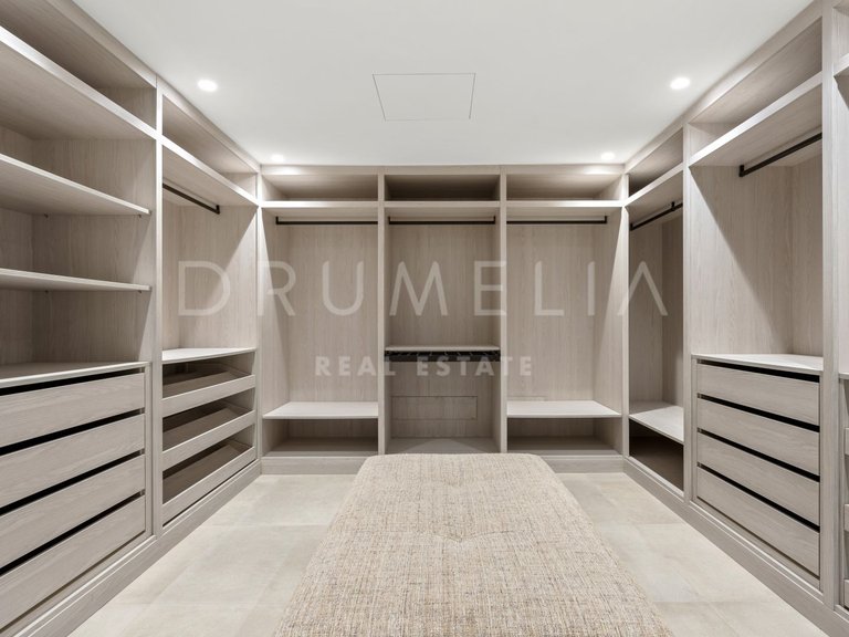 Villa for Sale in El Madroñal, Benahavis, Malaga 17