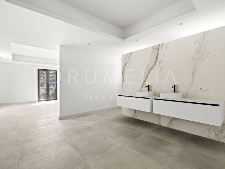 Villa for Sale in El Madroñal, Benahavis, Malaga 31